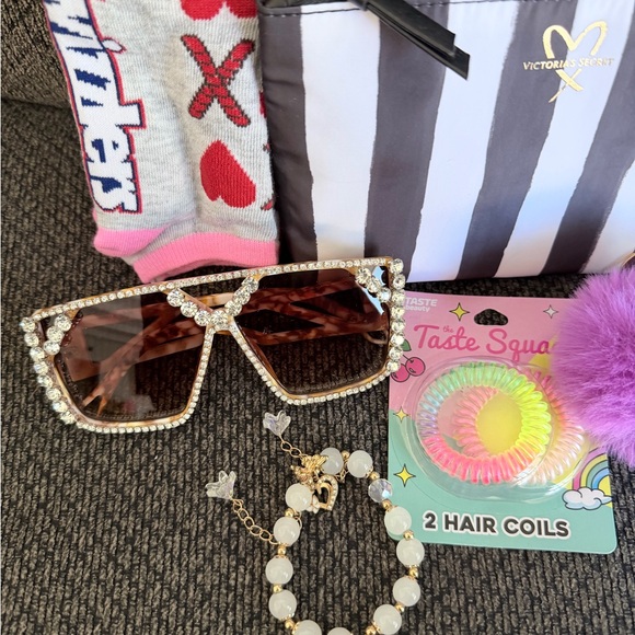 Bundle of 8 items - Victorias Secret Black and White Striped Pouch & Accessories - Picture 3 of 5